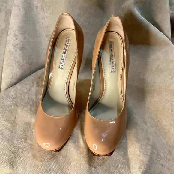 Vera Wang  Lavender Pumps with dust bag. Pretty in light pink. - Picture 12 of 12